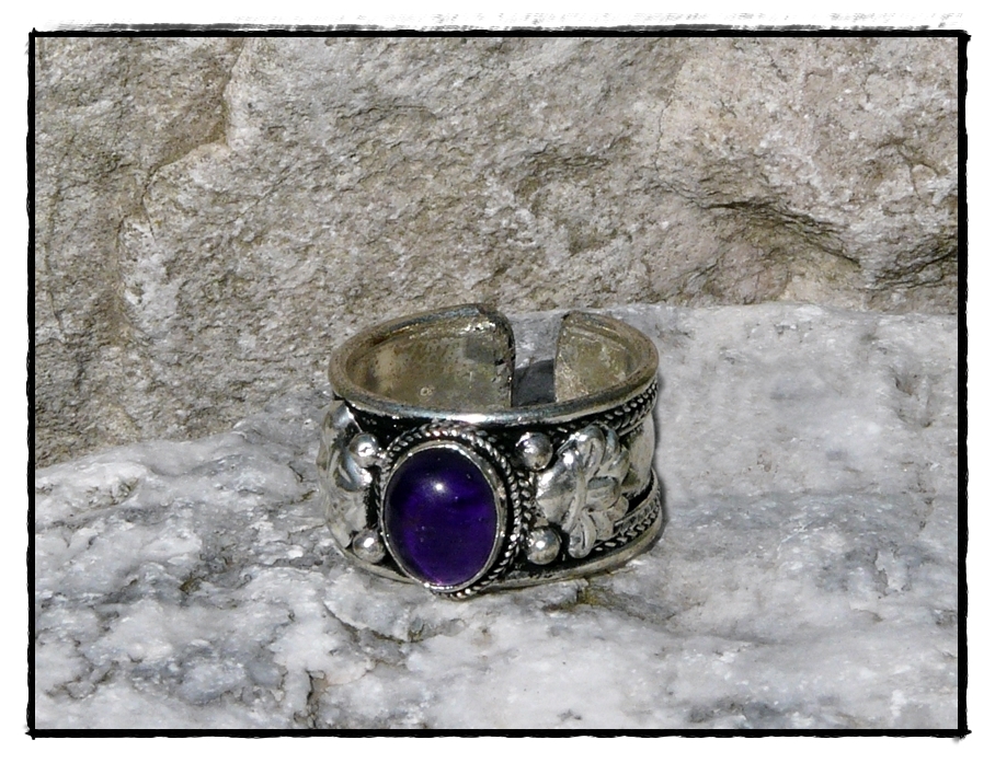 Tibetischer Ring mit Amethyst