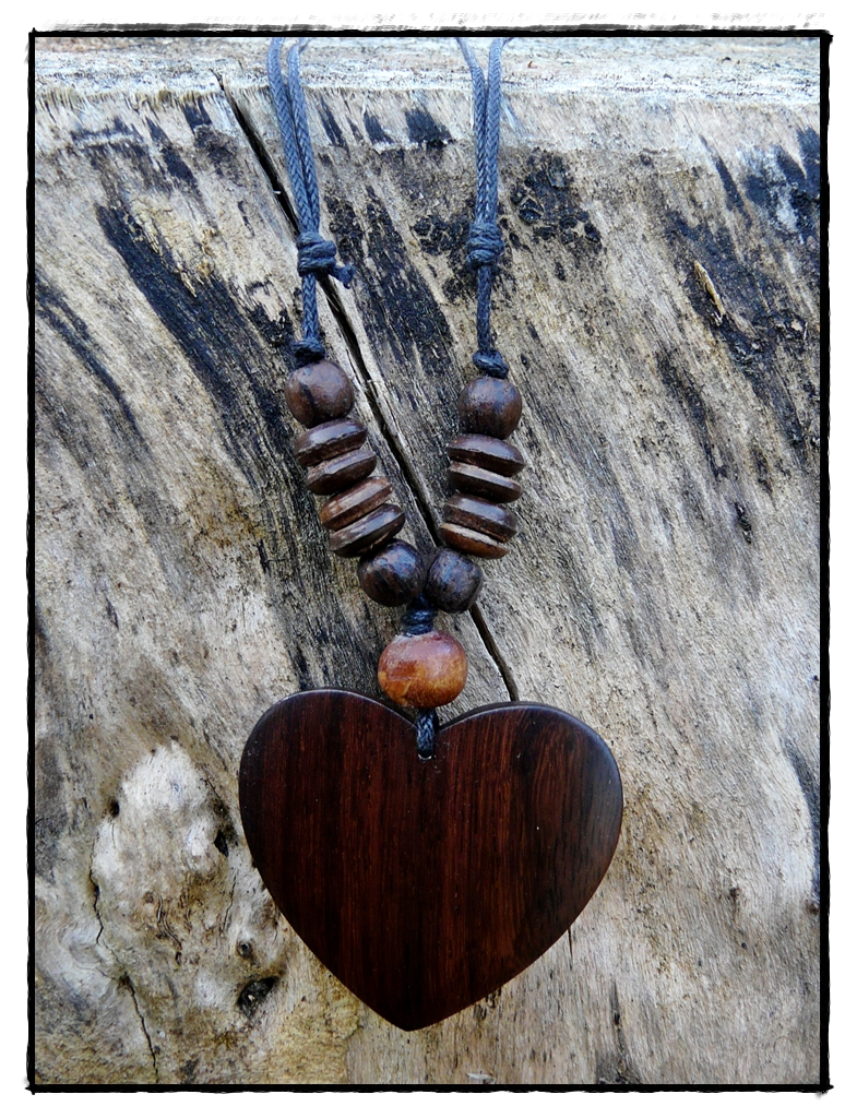 Bali Kette Holz, Herz mit Perlen
