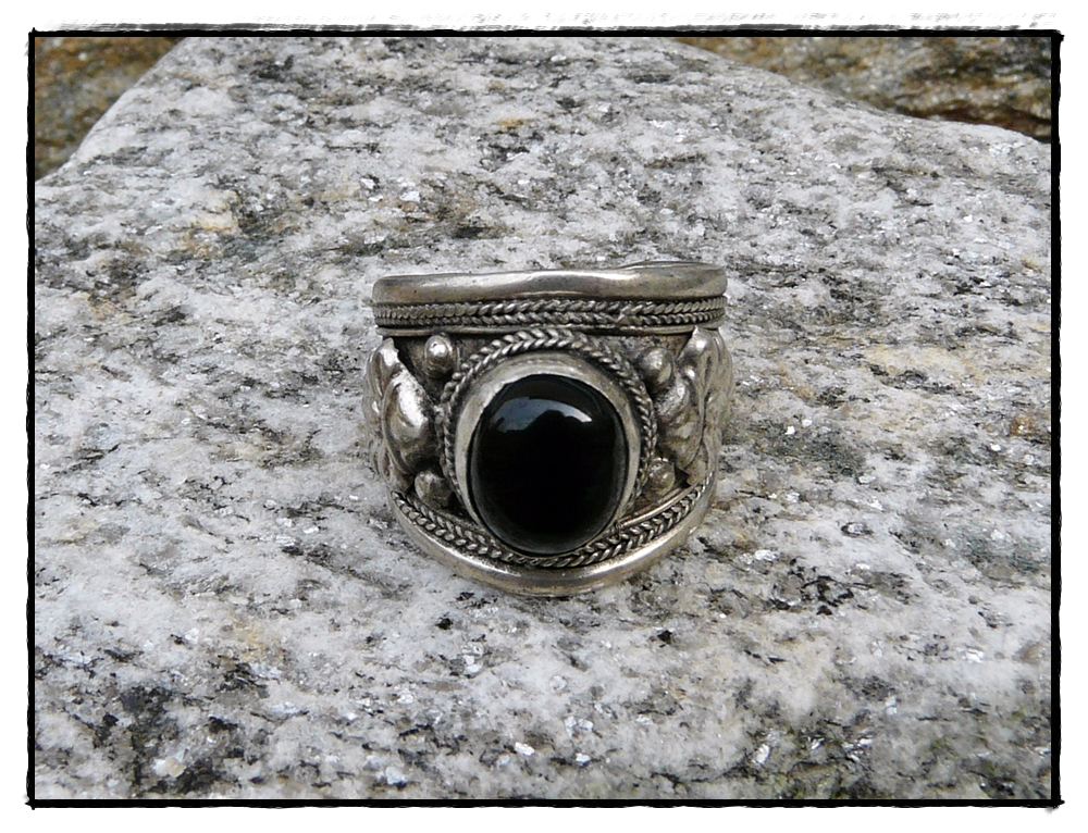 Tibetischer Ring mit Onyx