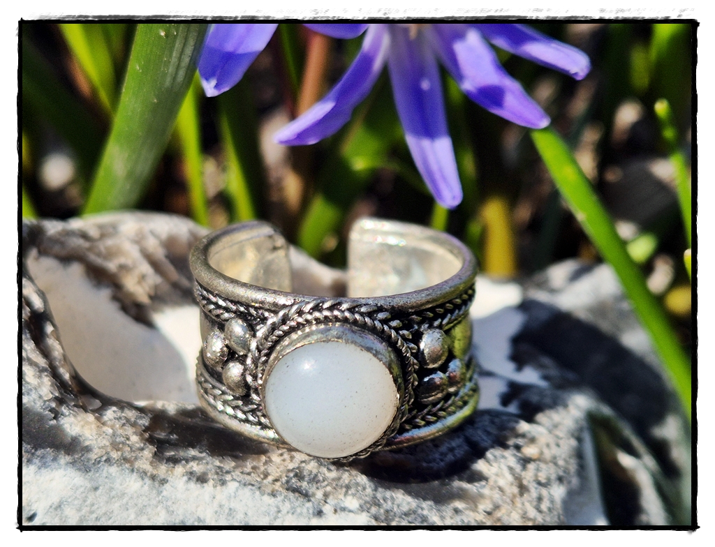 Tibetischer Ring mit Mondstein