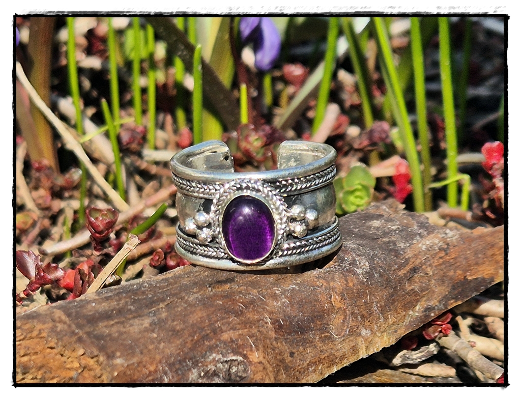 Tibetischer Ring mit Amethyst-Imitat