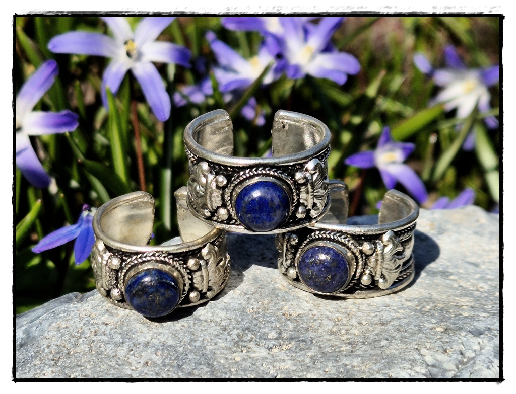 tibetischer Ring mit Lapislazuli