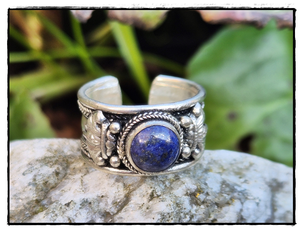 Nepali Ring mit Lapislazuli