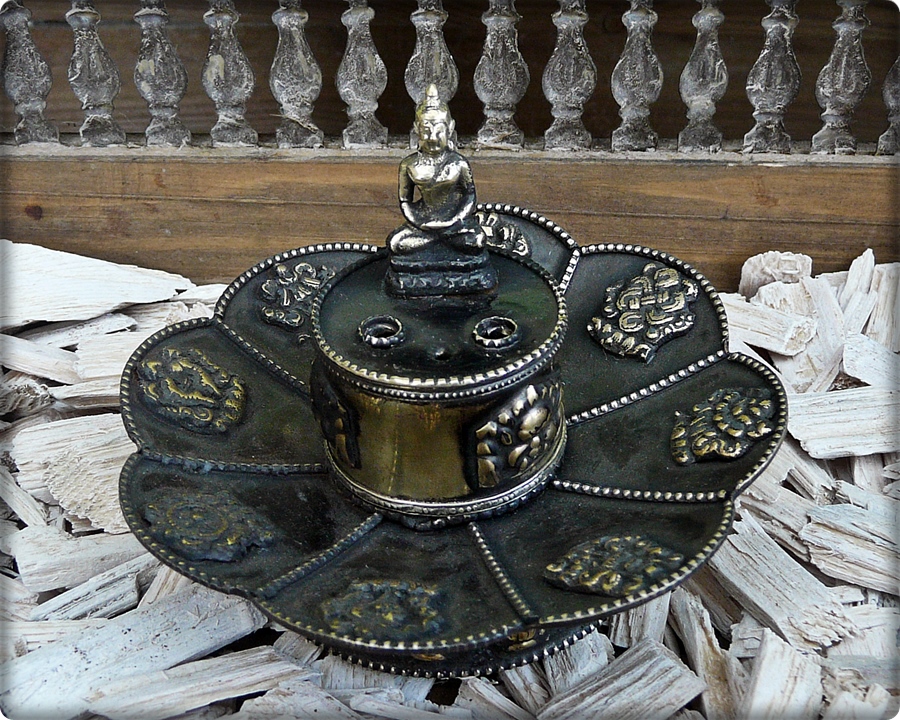 Tibetischer Räucherhalter mit Glückssymbolen