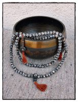 Mala aus Büffelknochen mit handbemalten Perlen, OM-Symbol