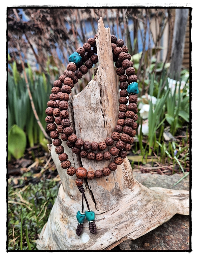 Malakette mit Rudraksha-Samen