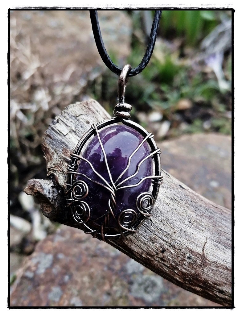 Amethyst Medaillon mit Kupferdraht