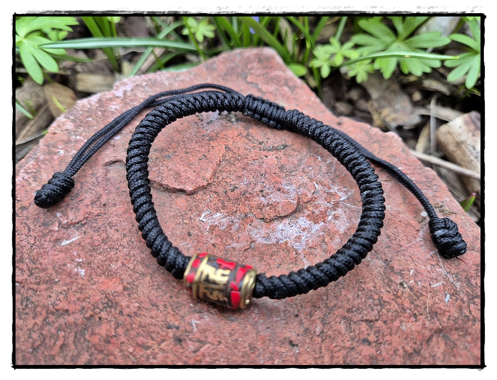 Makramee Armband mit Tibetperle – Bild 3