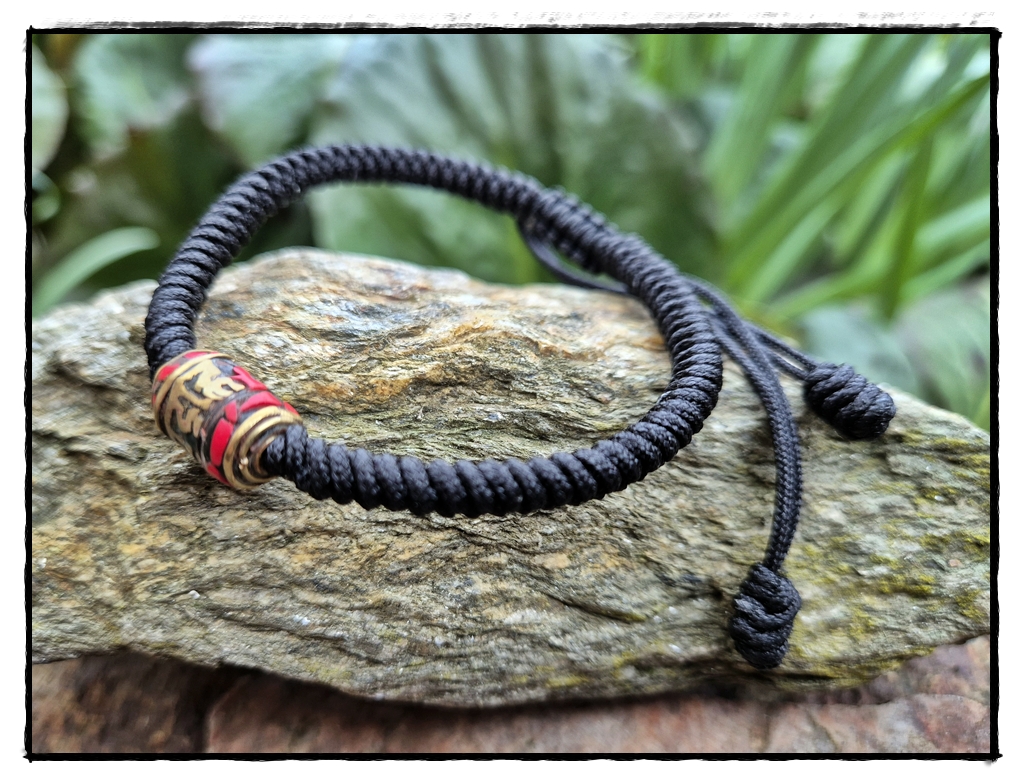 Makramee Armband mit Tibetperle