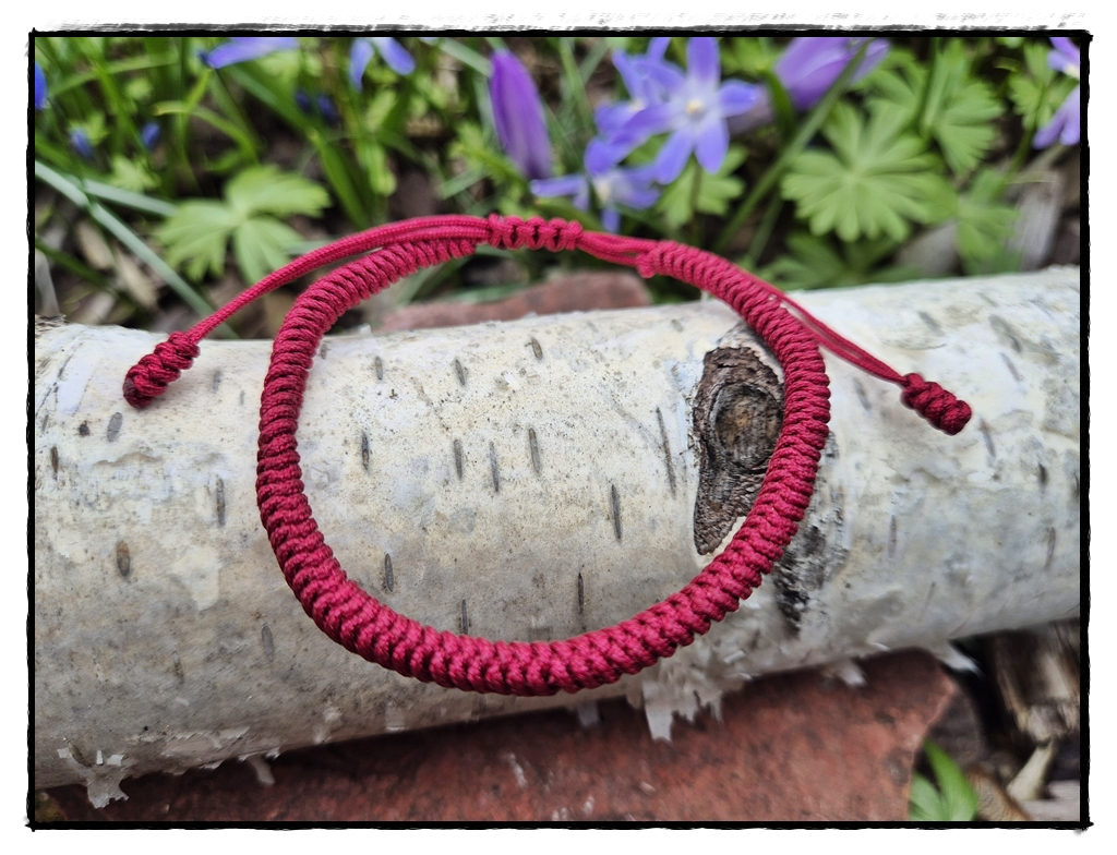 rotes Makramee Armband