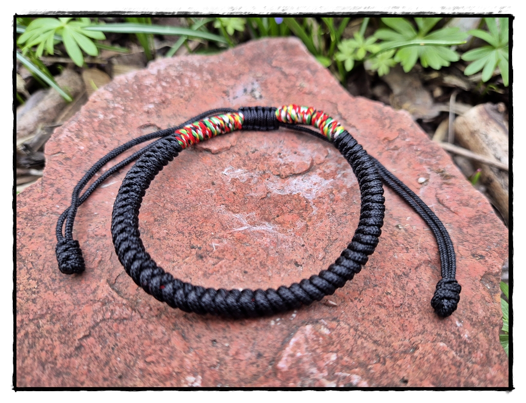 schwarz-buntes Makramee Armband