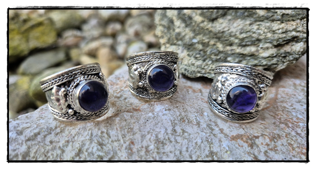 Ring mit Amethyst-Imitat