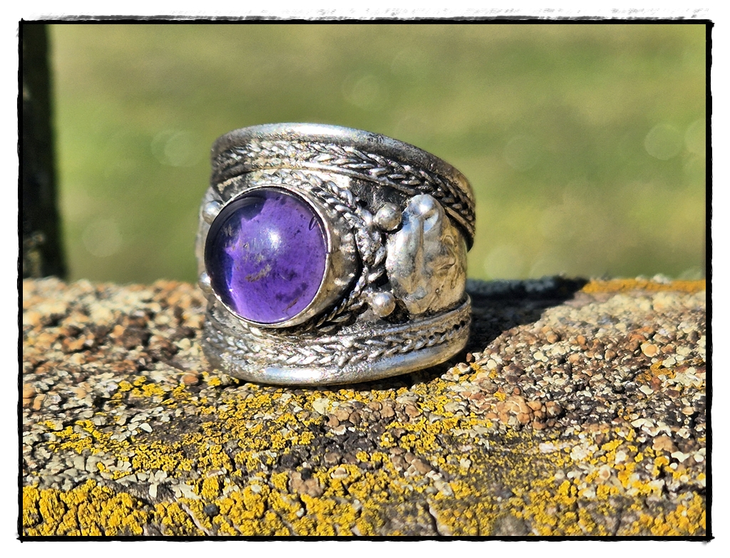 Ring mit Amethyst-Imitat
