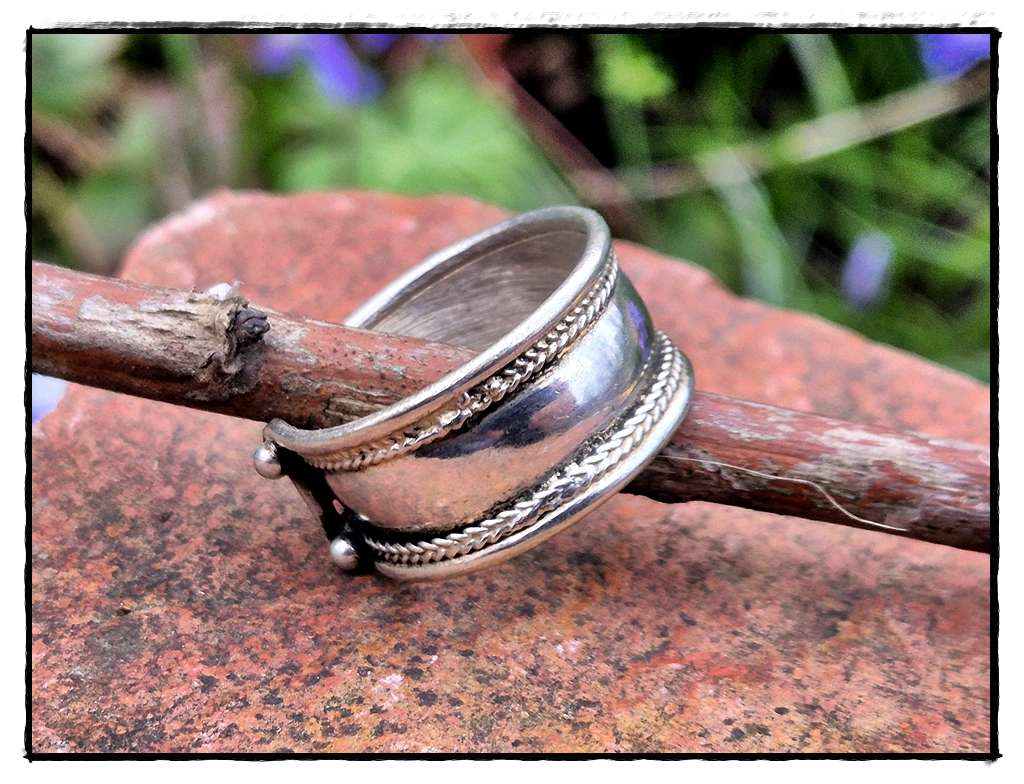 Ring aus Weißmetall