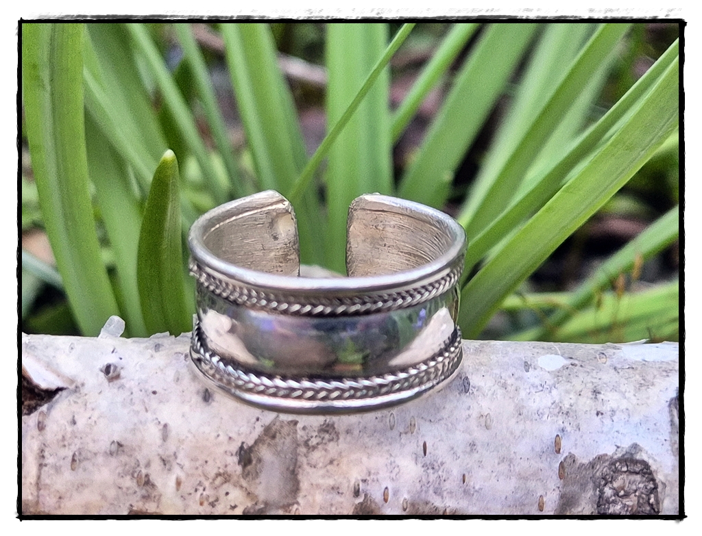 Ring aus Weißmetall