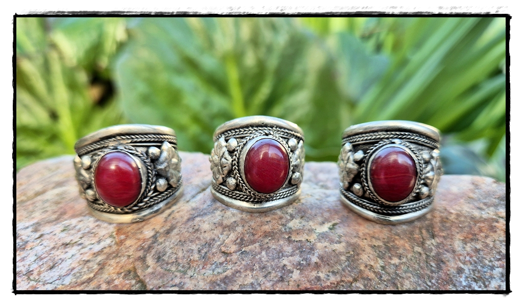 Ring mit rotem Stein