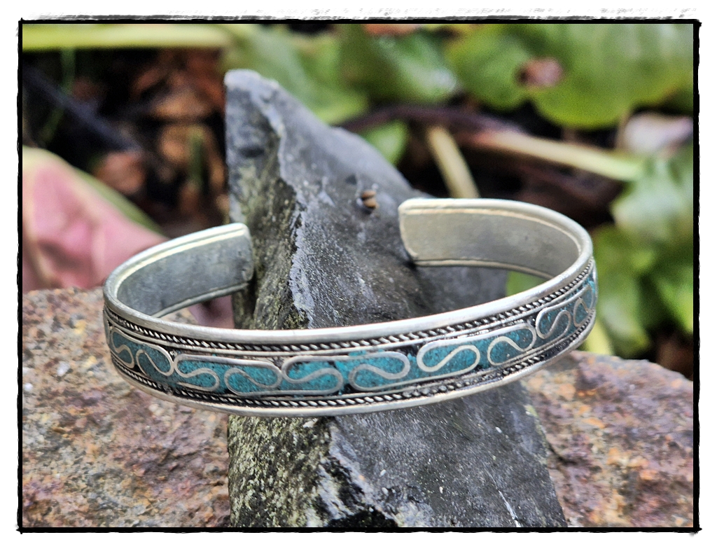 Filigraner Armreif gemustert