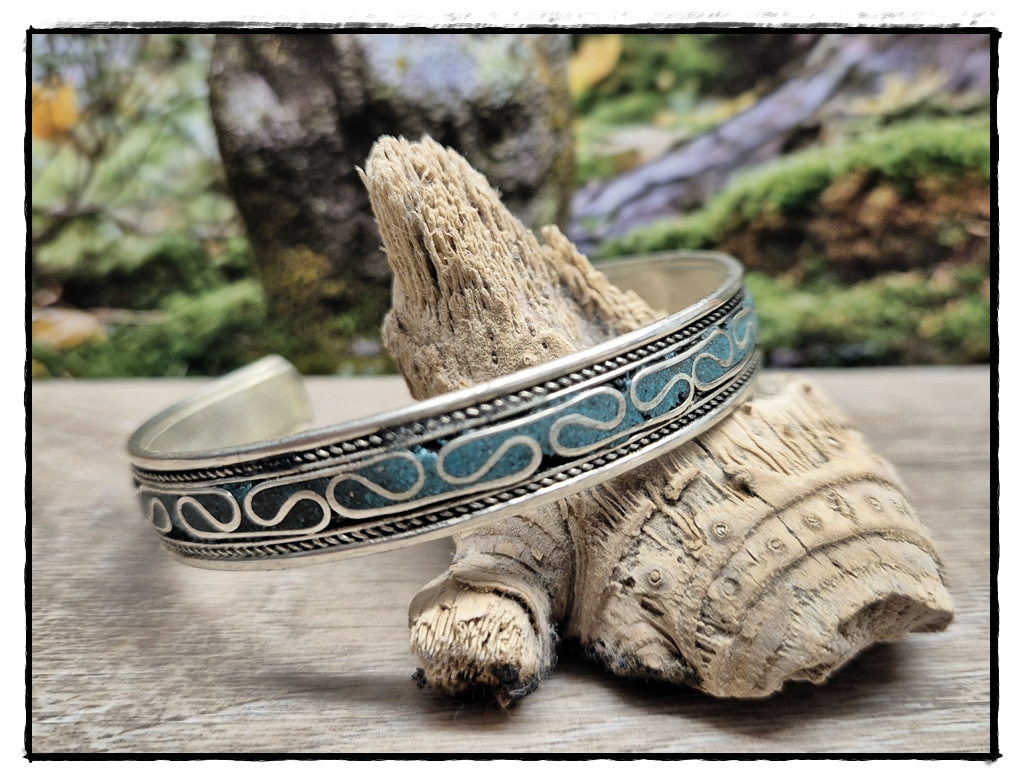 Filigraner Armreif gemustert