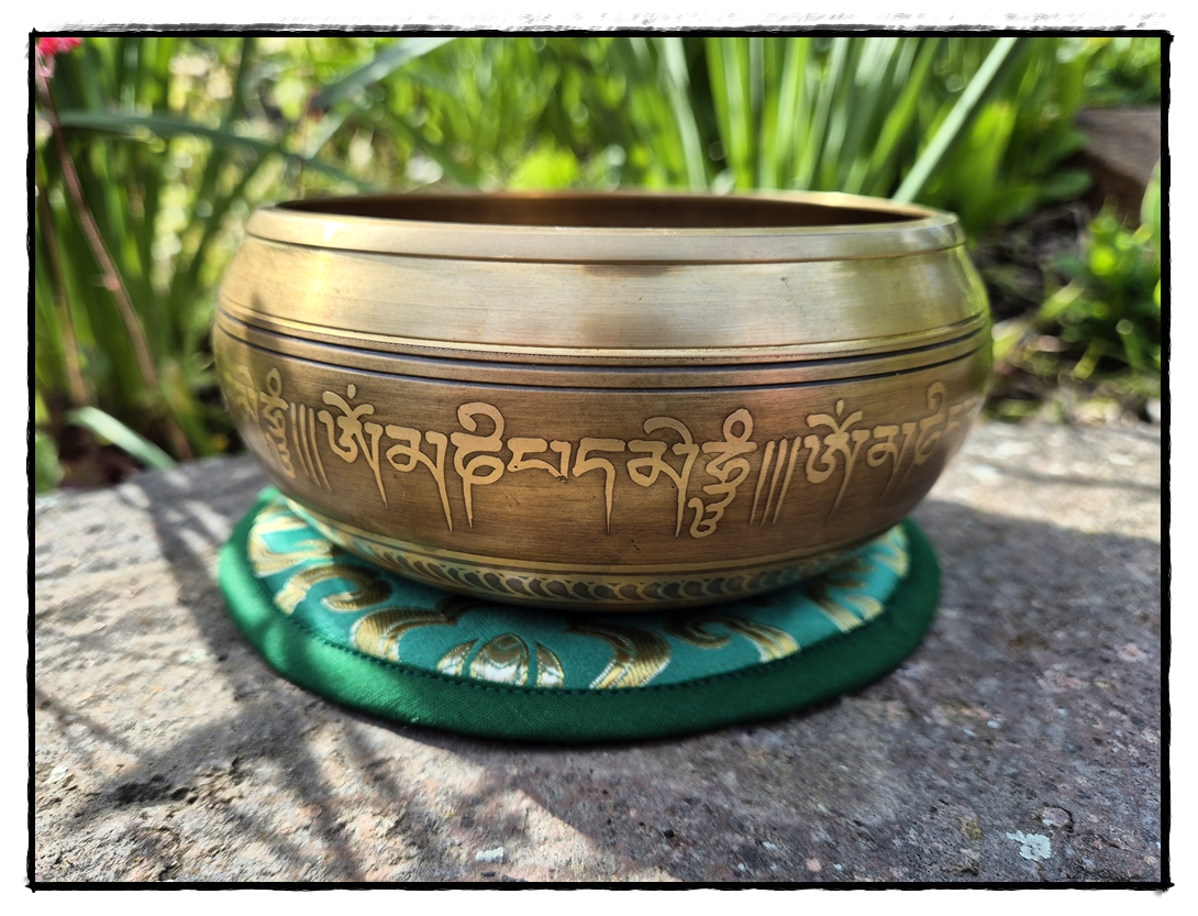 Klangschale OM mit Mantra