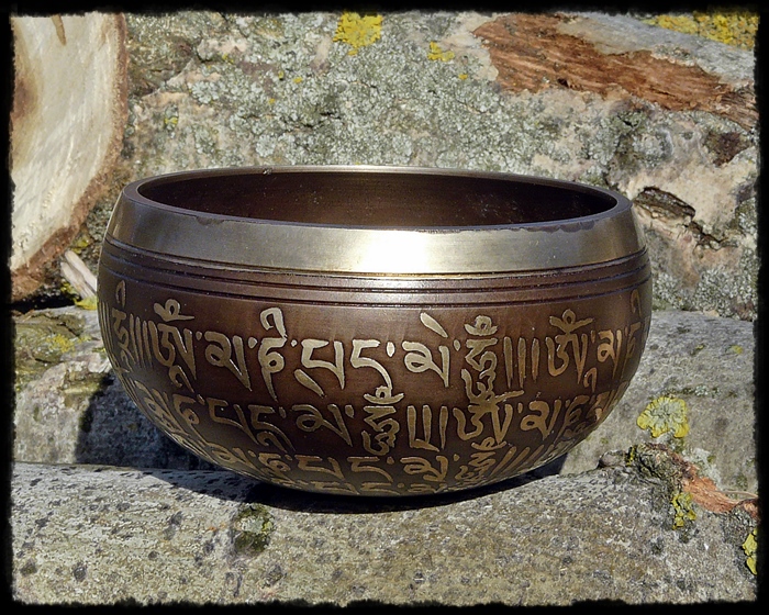 Klangschale mit Vishvavajra Symbol und Mantra