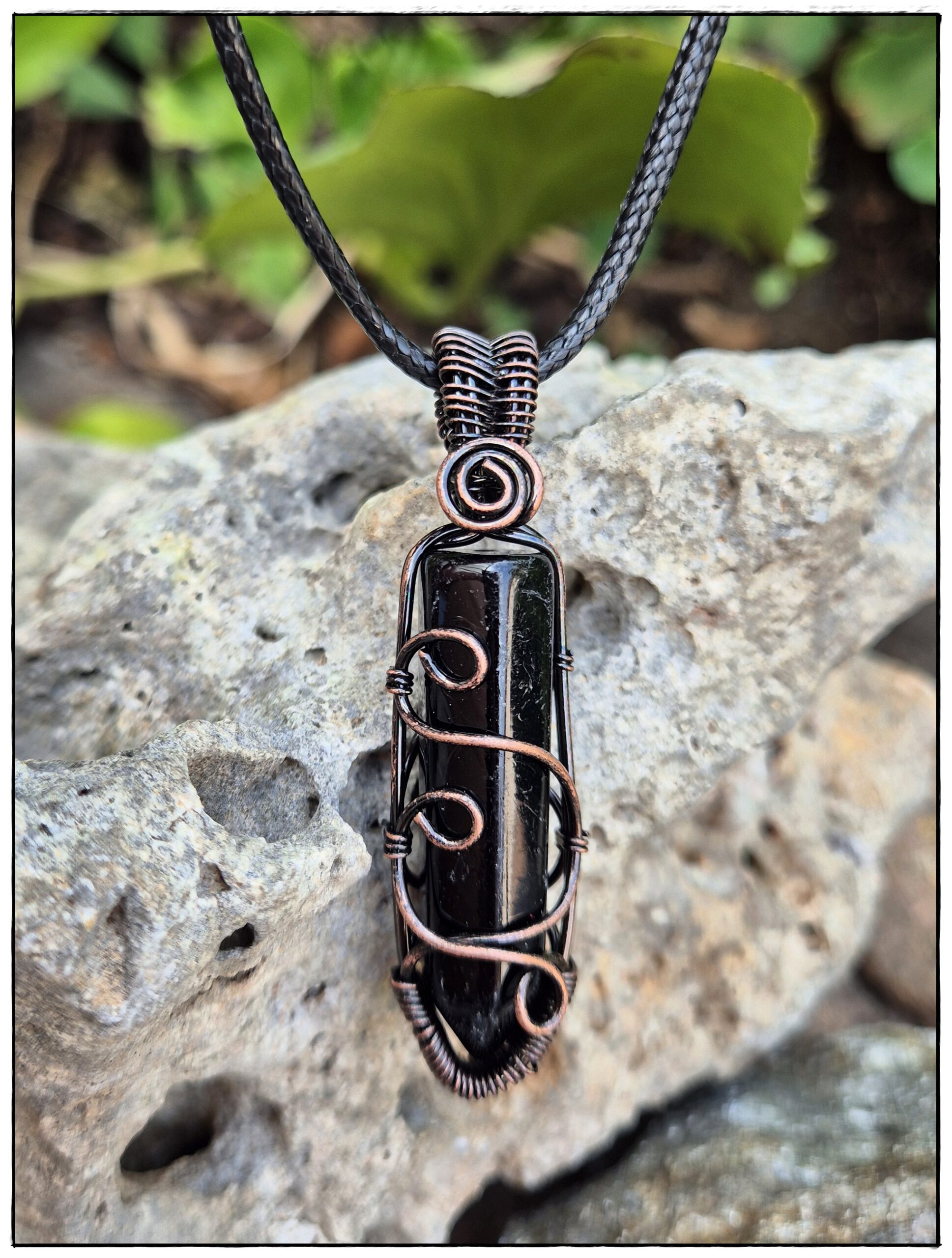 Onyx-Steinspitze mit Kupferdraht