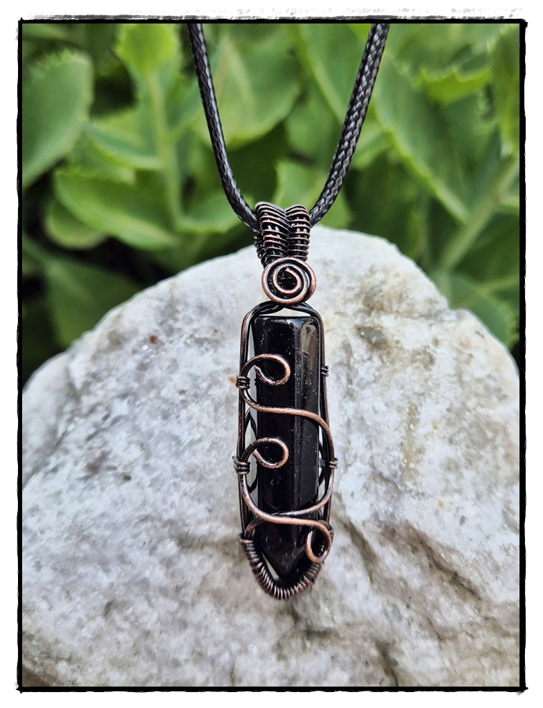 Onyx-Schmuck mit Draht