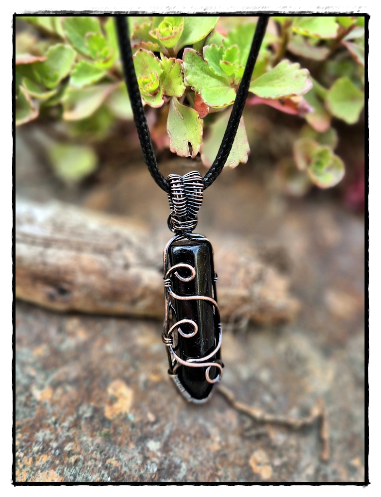 Onyx-Steinspitze mit Kupferdraht